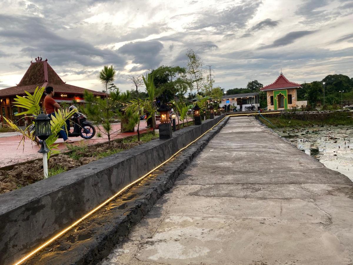 Resort & Resto Talaga Sundayana Subang Exterior foto
