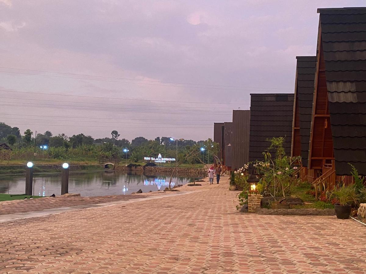 Resort & Resto Talaga Sundayana Subang Exterior foto