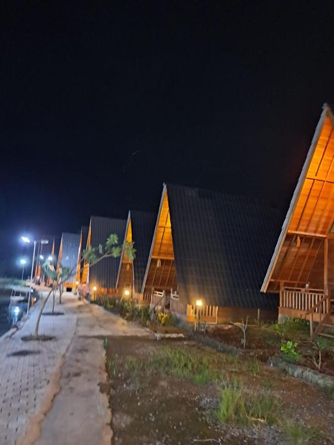 Resort & Resto Talaga Sundayana Subang Exterior foto
