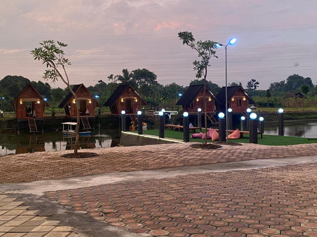 Resort & Resto Talaga Sundayana Subang Exterior foto